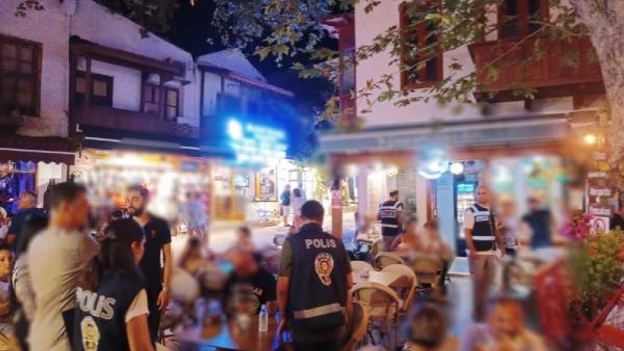 ANTALYA'DA POLİSTEN 'HUZUR' UYGULAMASI