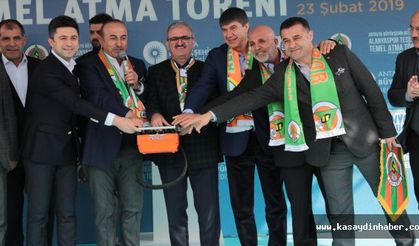 BAKAN ÇAVUŞOĞLU; “ DÜNYANIN EN GÜZEL TESİSİ ALANYASPOR’A ÇOK YAKIŞACAK”