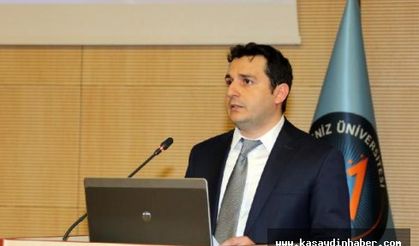 ÜNİVERSİTEDE GELECEĞİN İNTERNETİ KONUŞULDU