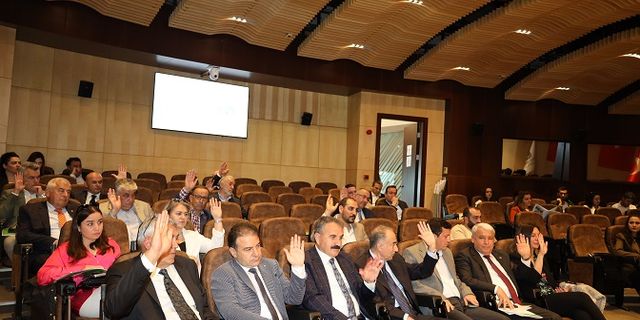 İHRACATTA 1 MİLYAR DOLARA KOŞUYOR