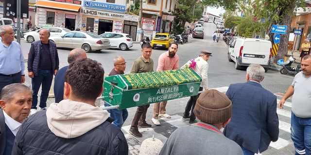 KAŞ BİR ÇlNARlNl DA KAYBETTİ