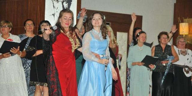 HER DİLDEN ŞARKILAR
