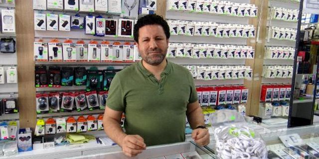 İLK İŞ GÜNÜNDE CEP TELEFONU ÇALDI