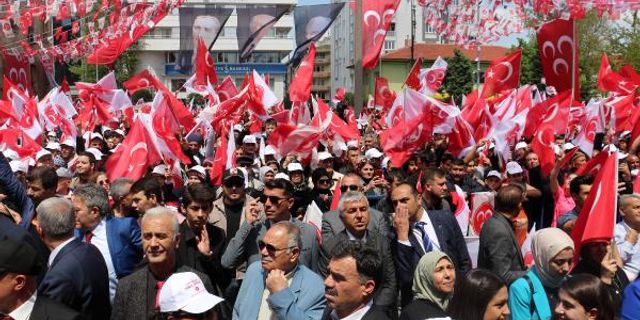GAYRİ MİLLİ BATAKLIKTA DEBELENİYORLAR