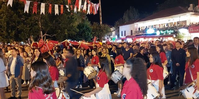 KAŞ’TA 19 MAYIS FENER ALAYI