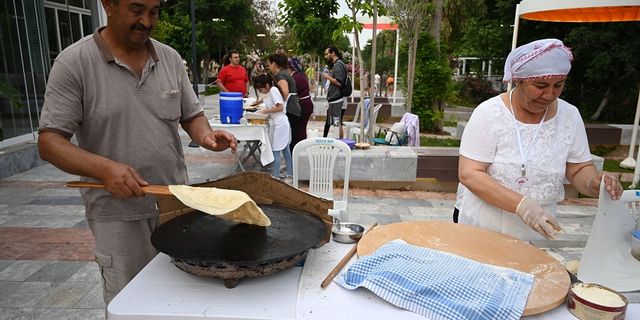 KEMER’DE ÜRETEN EV HANIMLARI KERMESİ YAPILDI