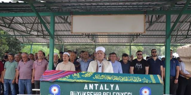 ŞEHİT ÖĞRETMENİN ANNESİ TOPRAĞA VERİLDİ