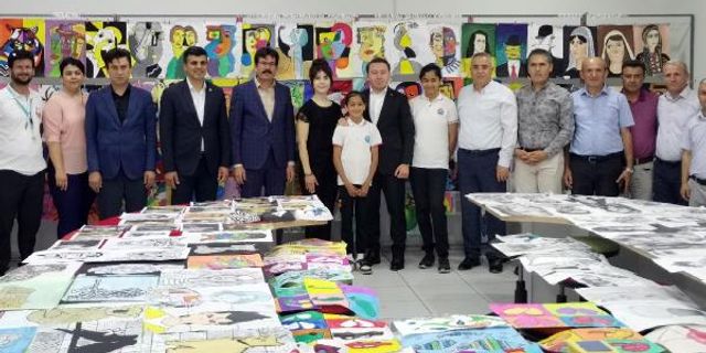 ÖĞRENCİLERİNE İŞARET DİLİNİ ÖĞRETTİ