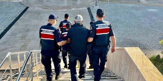 AĞABEYİNİ ÖLDÜRÜP, BABASINI YARALAYAN ŞÜPHELİ 14 YIL SONRA YAKALANDI