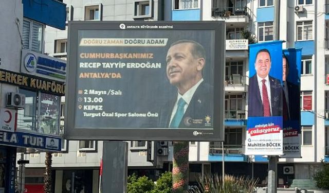 BAYRAKLI AFİŞLERİ KALDIRILDI