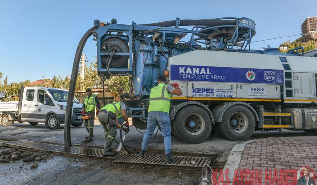 KEPEZ’DE VAKUMLU EKSKAVATÖRLE MAZGAL TEMİZLİĞİ