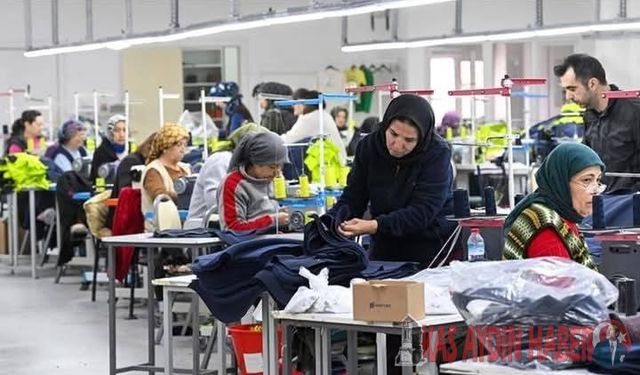 ELMALI'DA KENDİ İŞİNİ KURDU 60 KİŞİ ÇALlŞlYOR