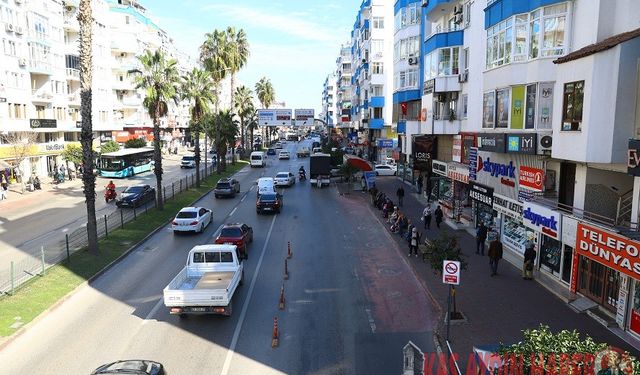 TRAFİKTE OTOBÜSLERE ÖZEL ŞERİT UYGULAMASI BAŞLIYOR