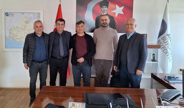 KAŞ'lN 3 MAHALLE MUHTARlNDAN ORTAK YOL TALEBİ
