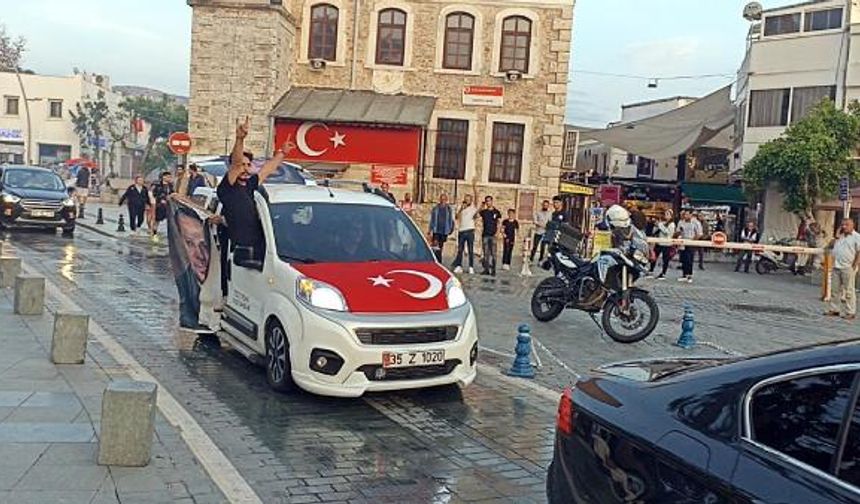 AK PARTİ'LİLER KONVOY OLUŞTURDU