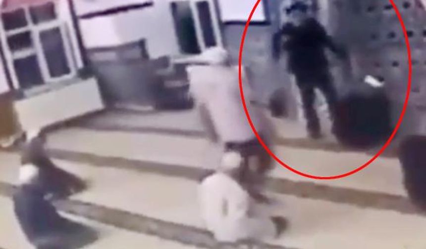 NAMAZ SIRASINDA AYAKKABILARIYLA CAMİYE GİRİP, İMAMA BAĞIRAN KİŞİYE SORUŞTURMA