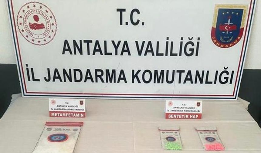 MANAVGAT'TA UYUŞTURUCU TİCARETİ YAPAN 3 ŞÜPHELİ GÖZALTINA ALINDI
