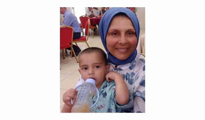 YAYA GEÇİDİNDE CİPİN ÇARPTIĞI ANNE VE KUCAĞINDAKİ 2 YAŞINDAKİ OĞLU ÖLDÜ 